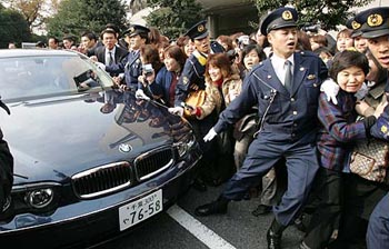 ヨン様が黒塗りのBMWに乗ってやってきた。 | BMWおたっきーず!Blog ヨン様が黒塗りのBMWに乗ってやってきた。 | BMWおたっきーず!Blog